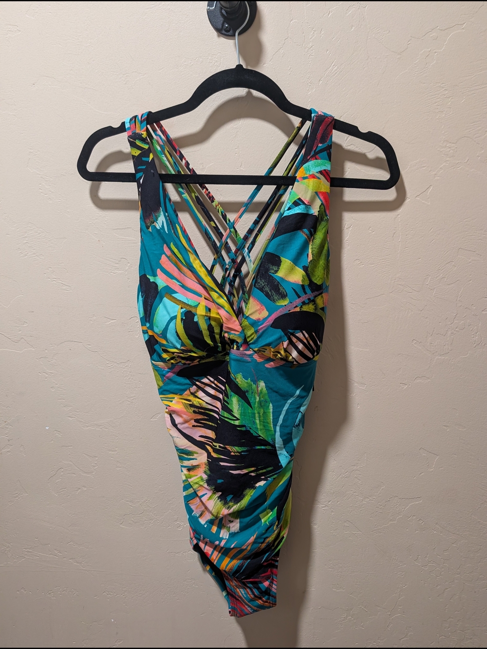 NWT Woman Jantzen Multi Color Hawaiian Tropical Print One-Piece Swimsuit Size 12